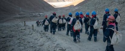 Pallaqueras, women who work on the slopes and outskirts of mines in Peru