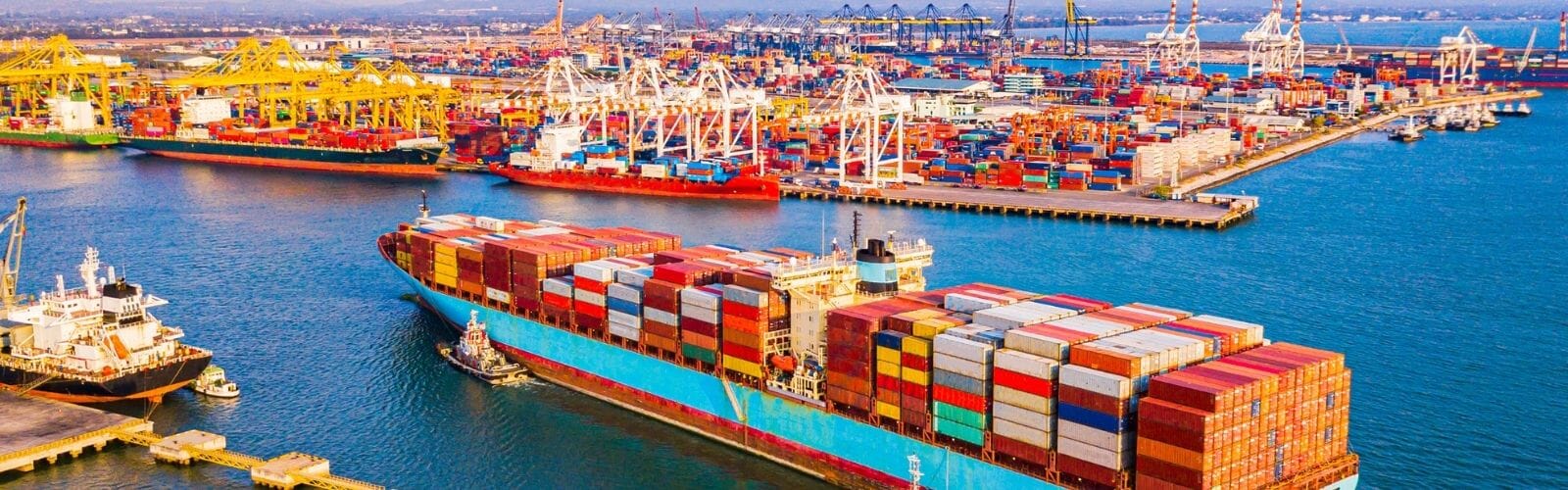 Container ship (wide)