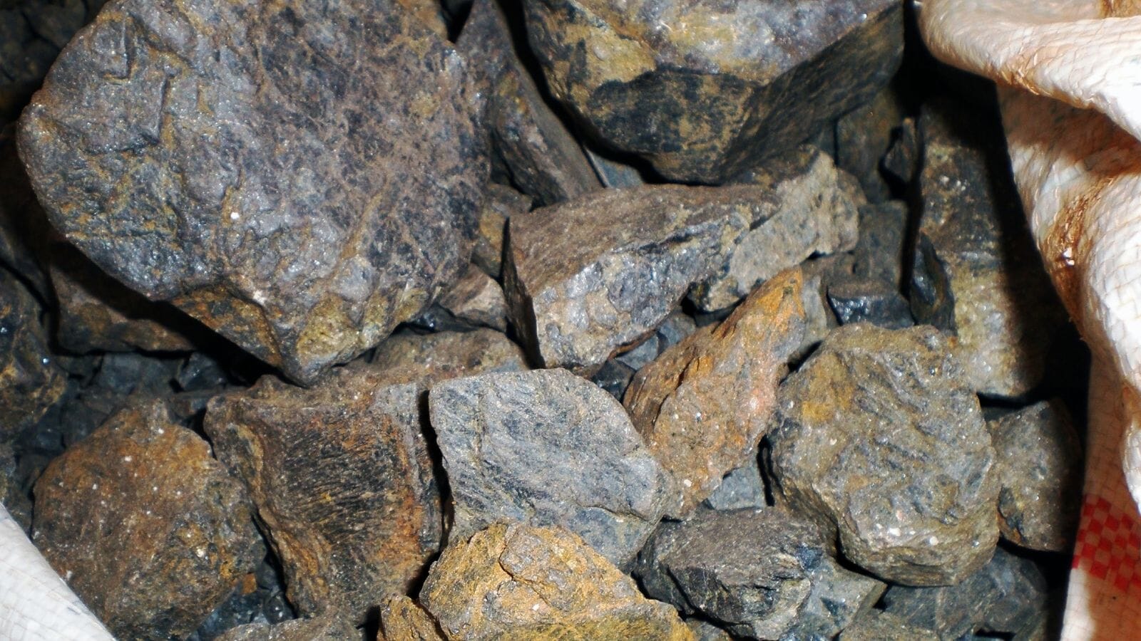 Coltan-ore-tantalum
